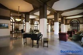 Chambre de Bonne in Downtown Long Beach - Image 1