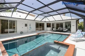 Tranquil Court Oasis - Image 4