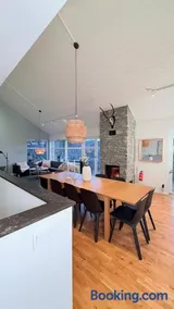 Modern mountain cabin offering breathtaking views and serene surroundings - Image 2