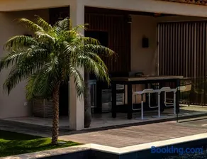 Private Luxury Villa Minutes from the Beach - Image 2