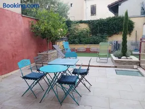 Maison de rue avec grande terrasse - Image 1