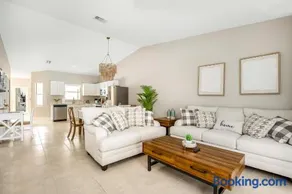 When in Naples! Heated Pool, Villa-Attached to one more Villa, 3miles to the beach - Image 1