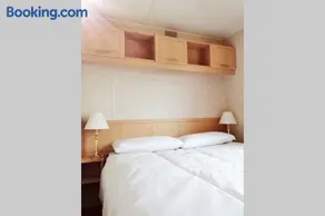 Beachside, Family-friendly, WiFi, 6 berth Caravan 226 - Image 2