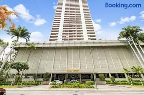 Royal Kuhio 1606 - Spacious Studio with Diamond Head City Views in the Heart of Waikiki! - Image 3