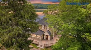 Lakefront Group Retreat on Swan Lake Sleeps 18 Kayaks, Fire Pit & Dock - Image 1