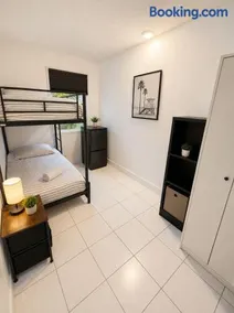 M&M Elite Hostel - Image 3