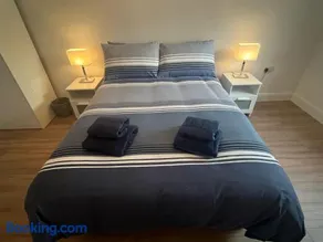 Sea View Apartment - Image 3