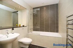 Studio Apartment in Bury Town Centre - Image 5