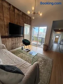 Charming 2BR Cottage with Bay and City Views-Gated Luxury Private Place - Image 5