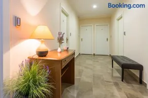 Golden Split Rooms - Image 3