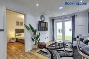 Very Cosy & Lovely 1 Bed Garden Apartment with side access, Suitable for Long Stay and Short Stay - Image 3