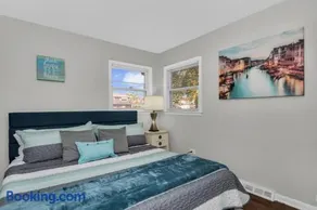 Prime Location, Cozy & Spacious home in Schaumburg - Image 4