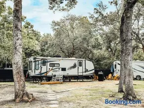 Nicevilles' Hidden Backyard Camper - Image 1