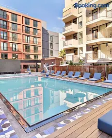 Prime Hollywood 2B2B - Huge Balcony and Living -Steps from Palladium - Image 1