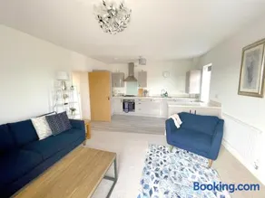Home Crowd Luxury Apartments - Image 4