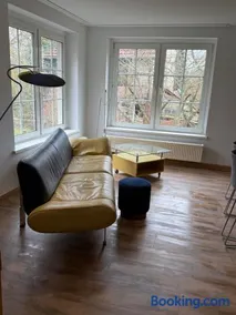 Ferienhaus für Familientreffen mit großem Garten, 4 Schlafzimmer, 2 Bäder, Parkplätze - Image 2