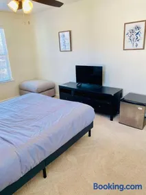 Premium Bedroom & Private Bathroom Long or Short Term 1 - Image 3