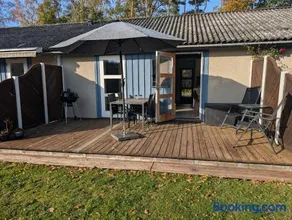Bright Holiday Home Near Beach And Pool - Image 1