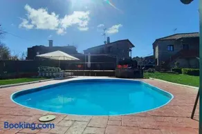 ALOJAMIENTO ENTERO CON PISCINA Y JARDIN. - Image 5