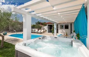 Stunning Home In Kamenmost - Image 2