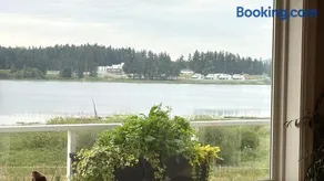 Lakeside Cottage - Image 1