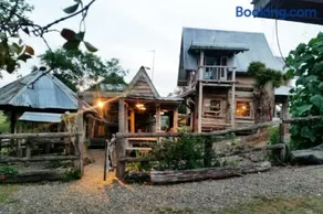 Unique Farm Escape in the Sunshine Coast Hinterland - Image 1