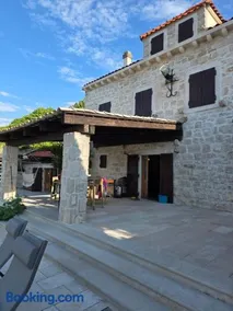 Captain's Hillside Villa - Image 1
