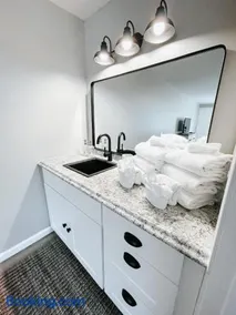 Meadow Room at The Trailblazer Unit 12 - Image 4