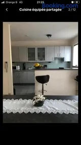 Chambre privée dans une grande maison - Image 2