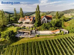 Winkel Art Hotel - Image 1