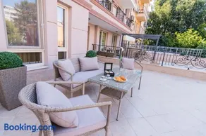 Kapana Luxury City Center Apartments with Garage - Image 5