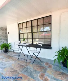 Cozy apartment near Busch Gardens Adventure Island and USF - Image 3