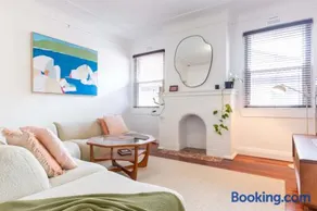 Stylish Art Deco 2 Bed Apt in Edgecliff - Image 1