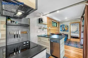 Two Pines - Unique container home w/hot tub - Downtown - Trailer Parking - Pet friendly - Image 4