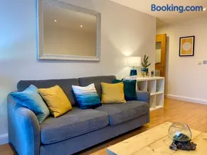 Amazing 2-bedroom apartment with lovely sea views - Image 4
