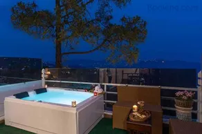StayVista at Bellevue with Outdoor Jacuzzi - Image 3