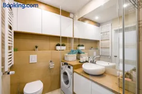 M&R Apartament Airport&Business DeLuxe Cybernetyki 17 - underground garage - free WiFi - Netflix - air conditioning - self check-in, close by Chopin Airport - Image 5