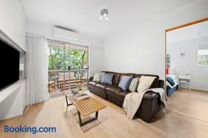 Rushcutters Bay Retreat with Balcony - New Listing - Image 2