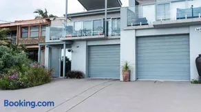 Casey's Beach Retreat - Image 4