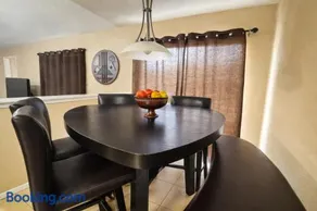 Sleeps 11 I Havendale Retreat l Ideal for Groups - Image 1