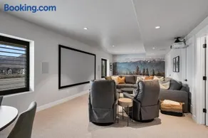 Deer Valley Views 5br Sleeps 16 Hot Tub Theater - Image 2