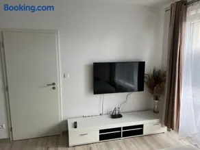 Beautiful 2 Bedroom Apartment - Image 1