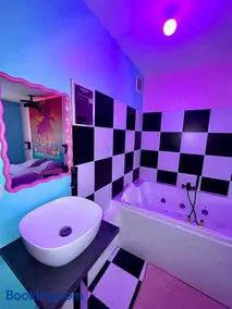 Capsule Miami Vice - Jacuzzi - Billard - Ecran cinéma & Netflix - Ping-Pong - Nintendo & Jeux- - Image 2
