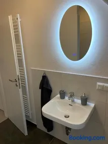 Haus Benz für 8 Personen - 4 Zimmer m. Dusche Vollausstattung 1km v. Wittenberge Baustelle A14 Parkplätze Grill Gemeinschaftsküche - Image 3