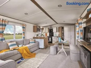 Ivy Caravan 2 at Thurston Manor Leisure Park - Image 2