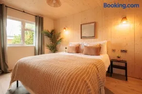 Sunset Lodge, River View & Log Burner - Image 3