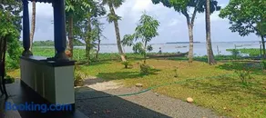 Bliss on the Lake - Image 2