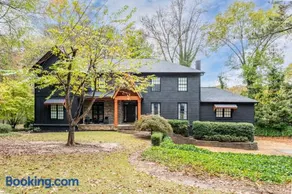 The Black House At Victoria Mill Buckhead - Image 3