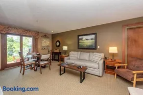 A119 Studio Lake View - Image 1