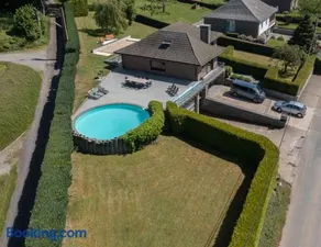 Luxueuse et spacieuse villa avec sauna et piscine - Image 1